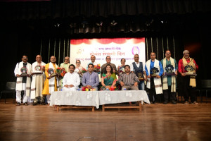 Krishnambhatt Bandkar & Rangsanman Awardees with Chairman, Chief Guest, Member Secretary and Director