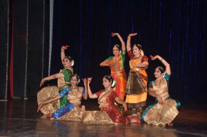 Padmini Dorairajan & Group performing Bharatanatyam