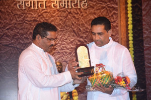 Shri Gurudas P.Pilarnekar welcoming Shri. Govind Gaude, Hon'ble Chairman of Kala Academy